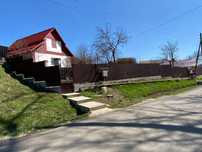 Vând casă renovabilă/demolabilǎ cu teren de 1800 mp în Sat. Mărtineşti