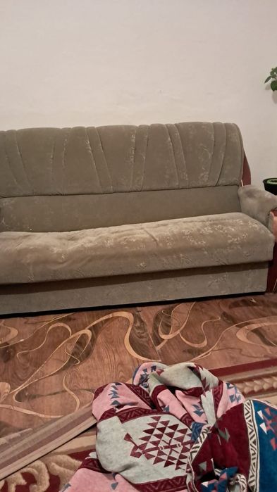Диван 1 болшой 2 маленькие