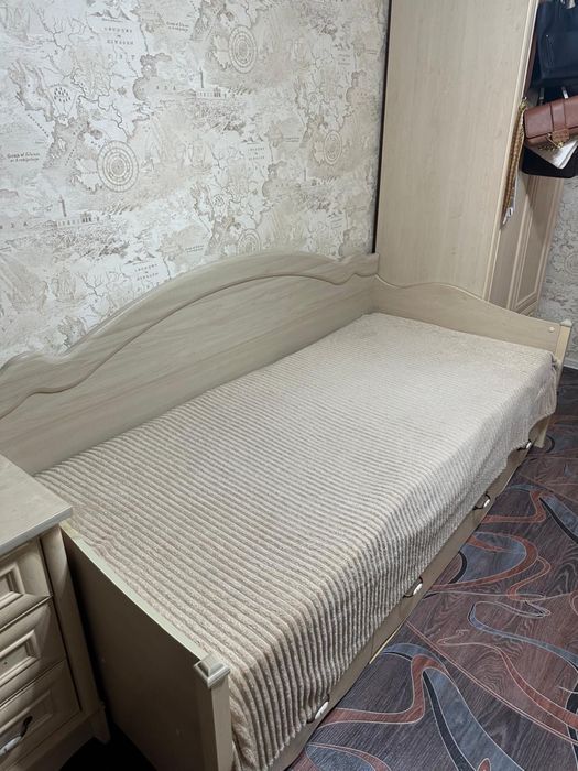 Продам спальный гарнитур  из пяти предметов