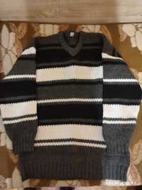 Български вълнен пуловер, размер - Л