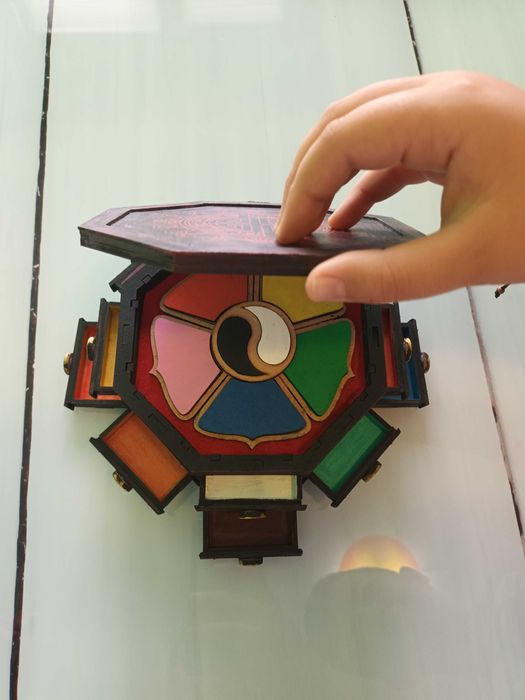 Дървена кутия за чудотворци на майстор Фу