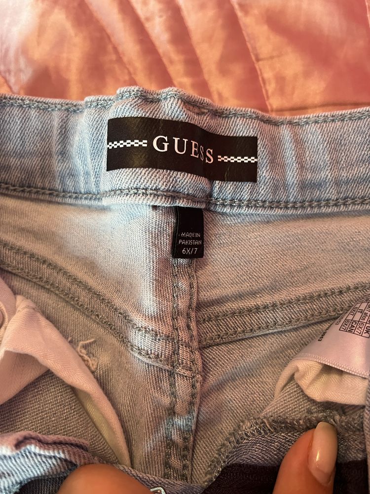 Детски дънки на ,,Guess”.