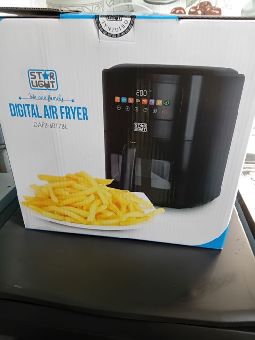 Airfrayer cuptor cu aer cald