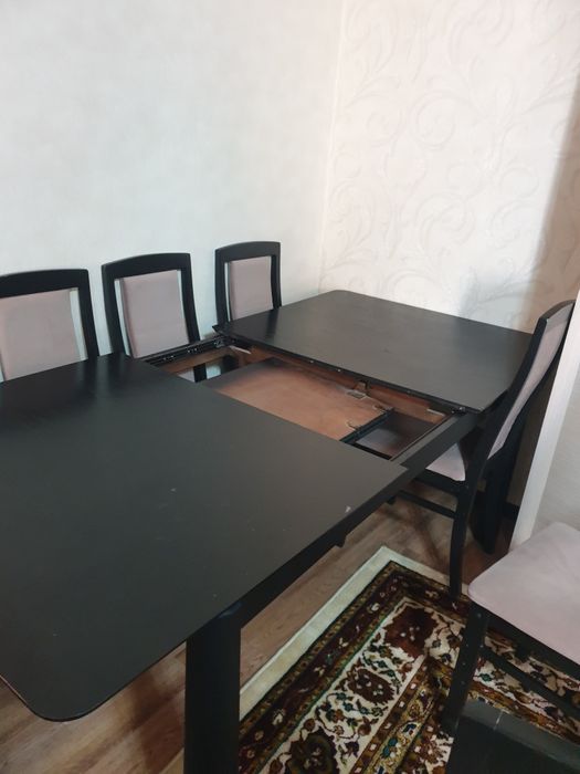 Продается стол в гостинную