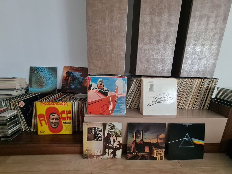 Vând colecție 300 placi vinyl pentru Pick-up