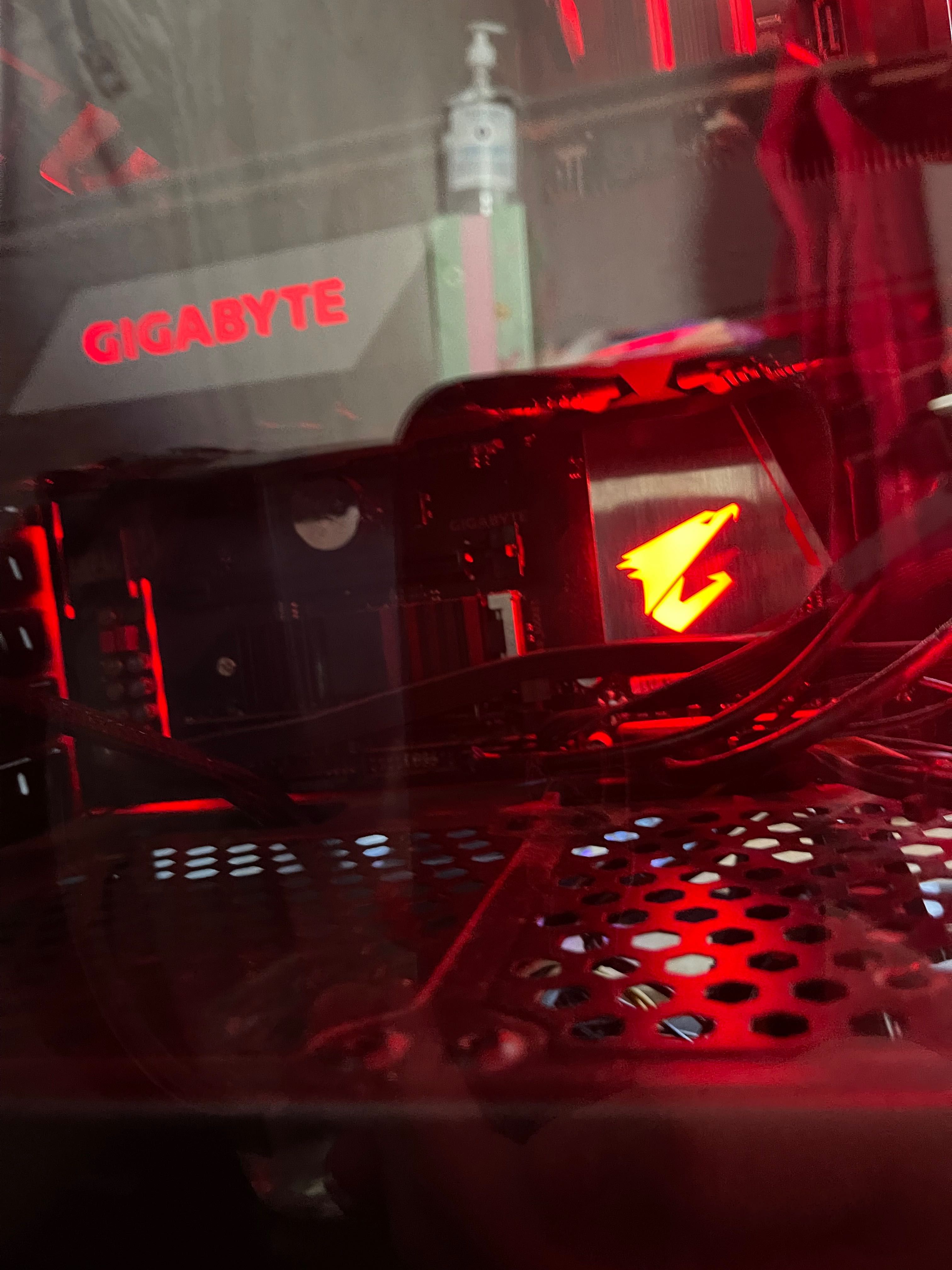 Продавам процесор R5 3600X, дъно Gigabyte Aorus B450, 16GB Ram