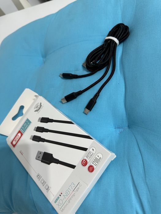 Cablu usb cu 3 iesiri si anume tip C, micro usb si pentru iphone