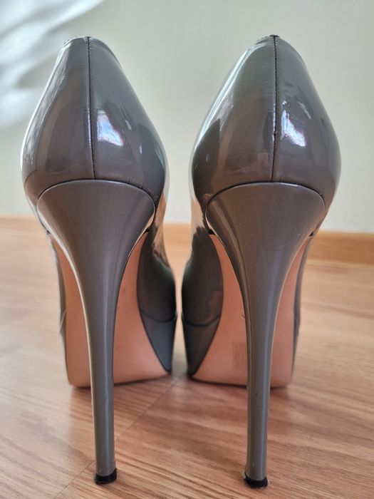 Pantofi stiletto cu platforma