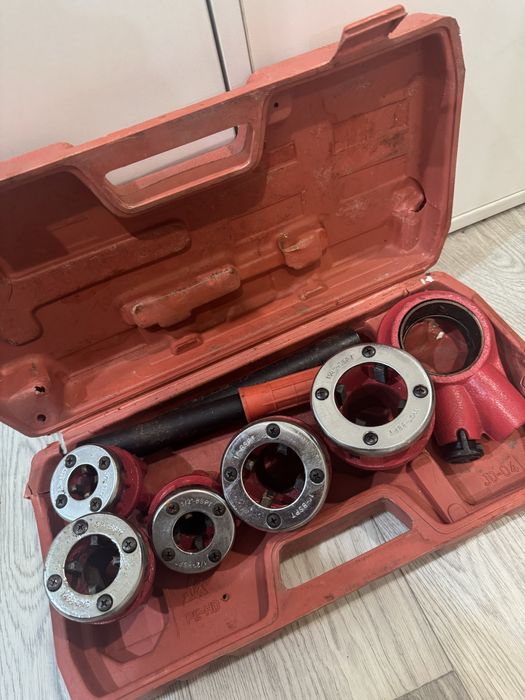 Продам клубный набор лерок .Набор плашек