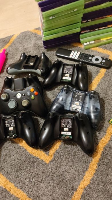 Xbox 360 cu un controller și hdd 250 gb