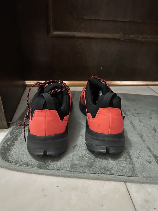 Спортни обувки Adidas Terrex - Оранжеви