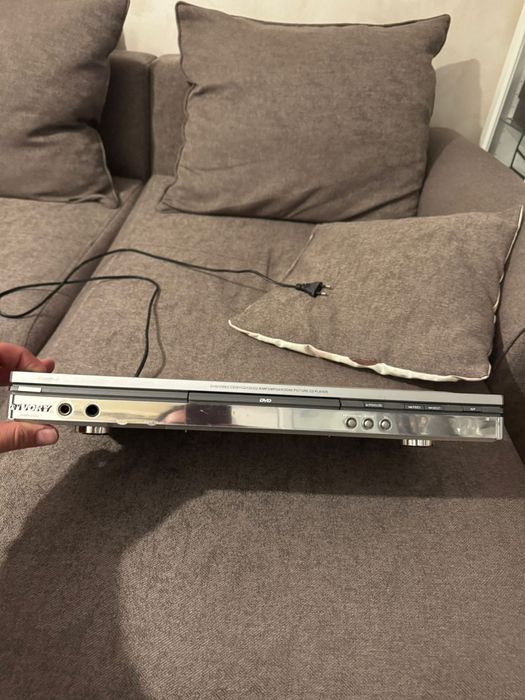 Vând dvd player impecabil!