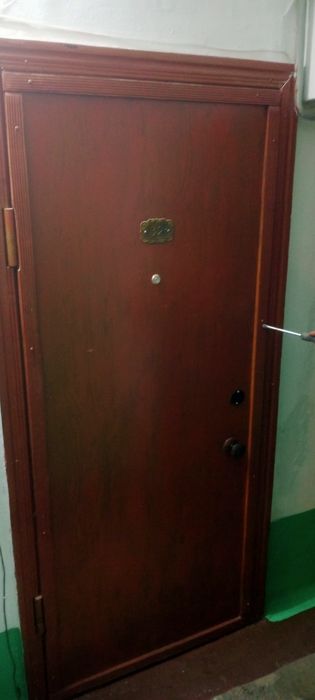 Продам входную дверь