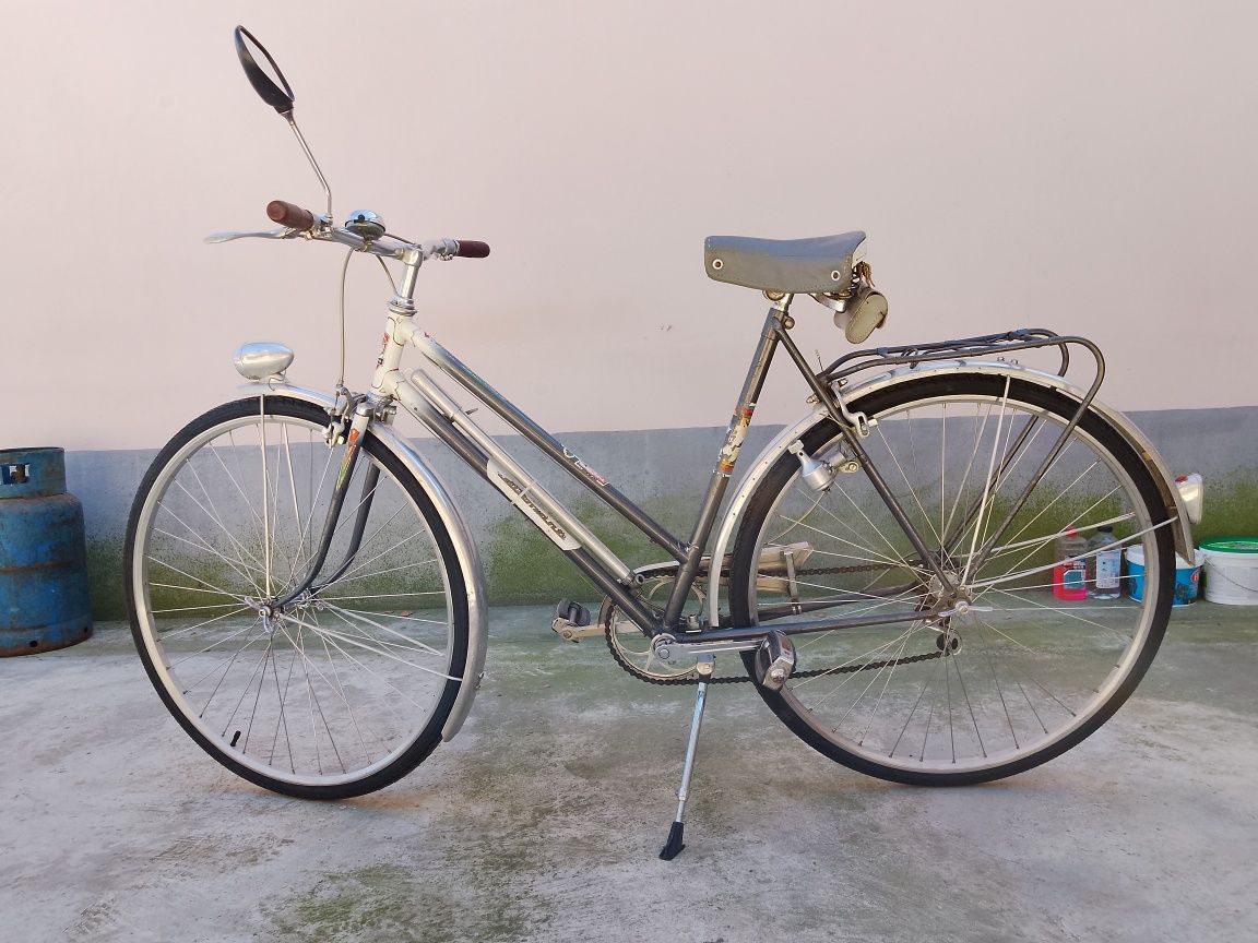 Bicicletă clasică de colecție