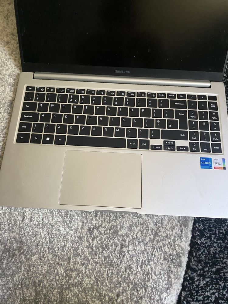 Vand laptop Samsung book 2