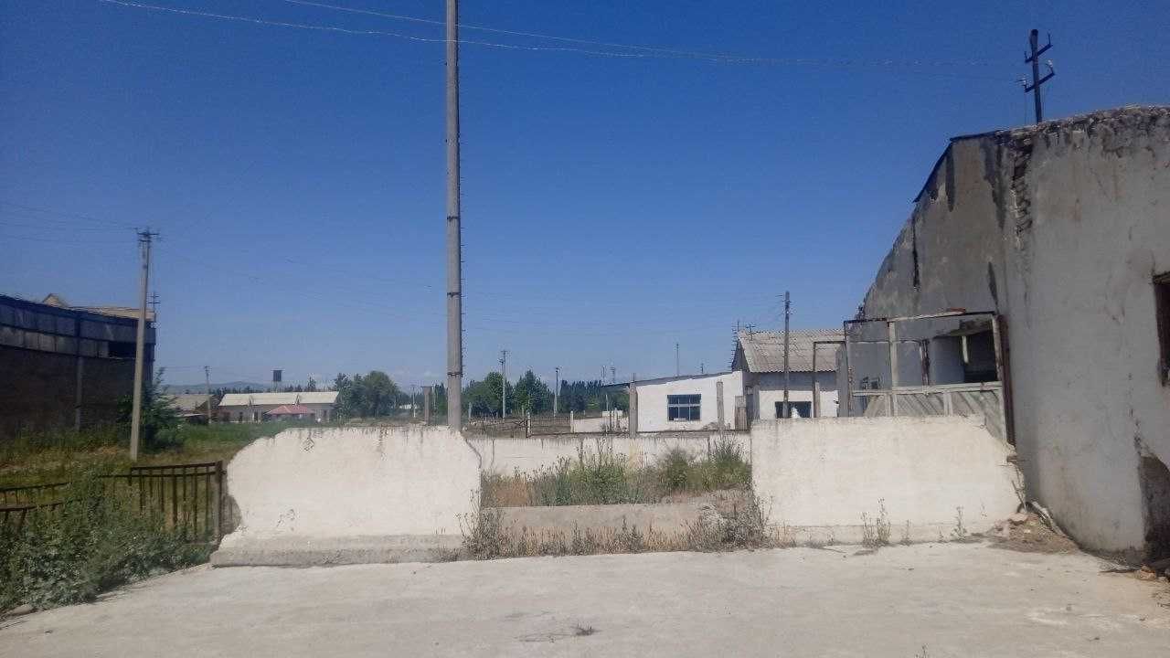 Uchqorgon tumanida Molxona bino va inshootlari sotiladi
