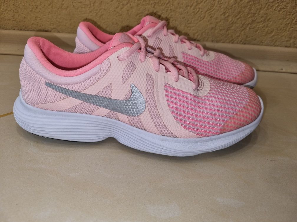 Маратонки NIKE 38size