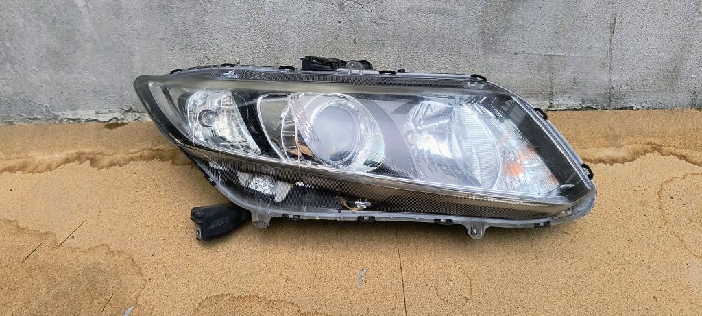 Far dreapta honda civic sedan xenon dupa anul 2011 original