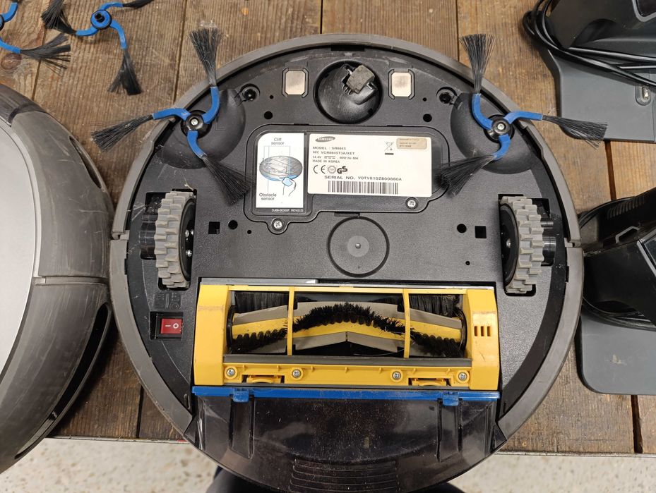 Прахосмукачки робот SAMSUNG SR8845 на части