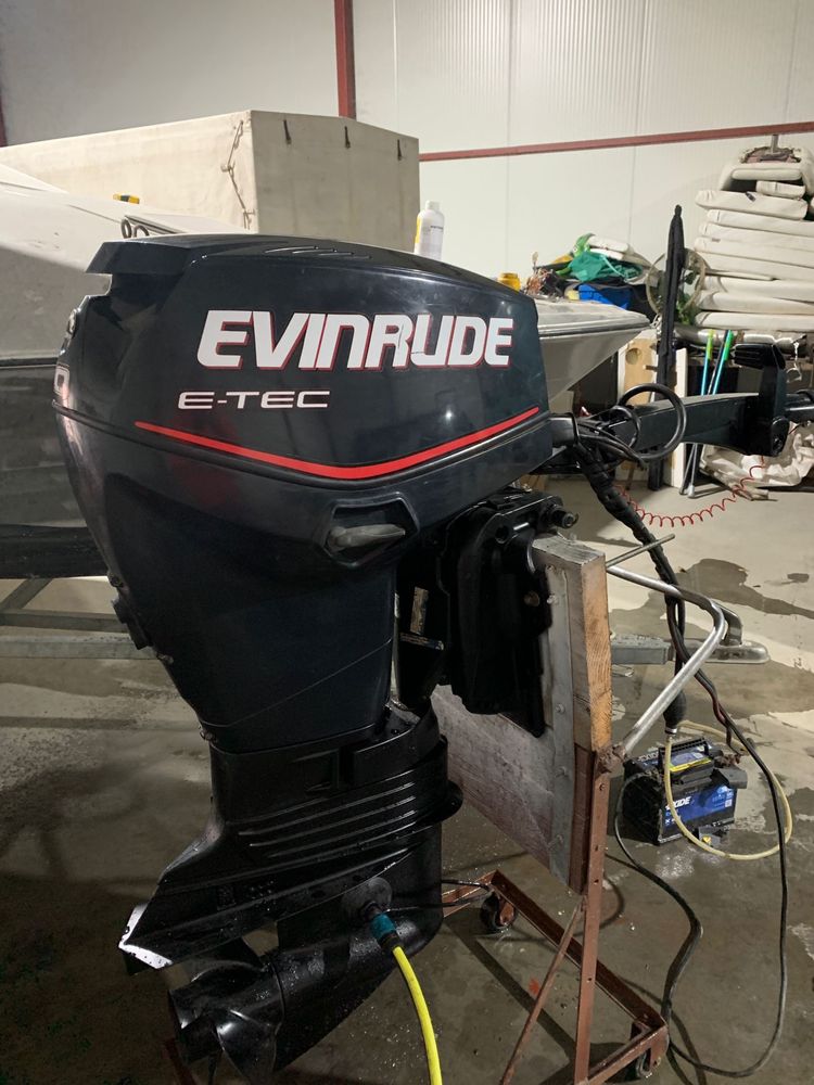 Motor barca evinrude etec 40