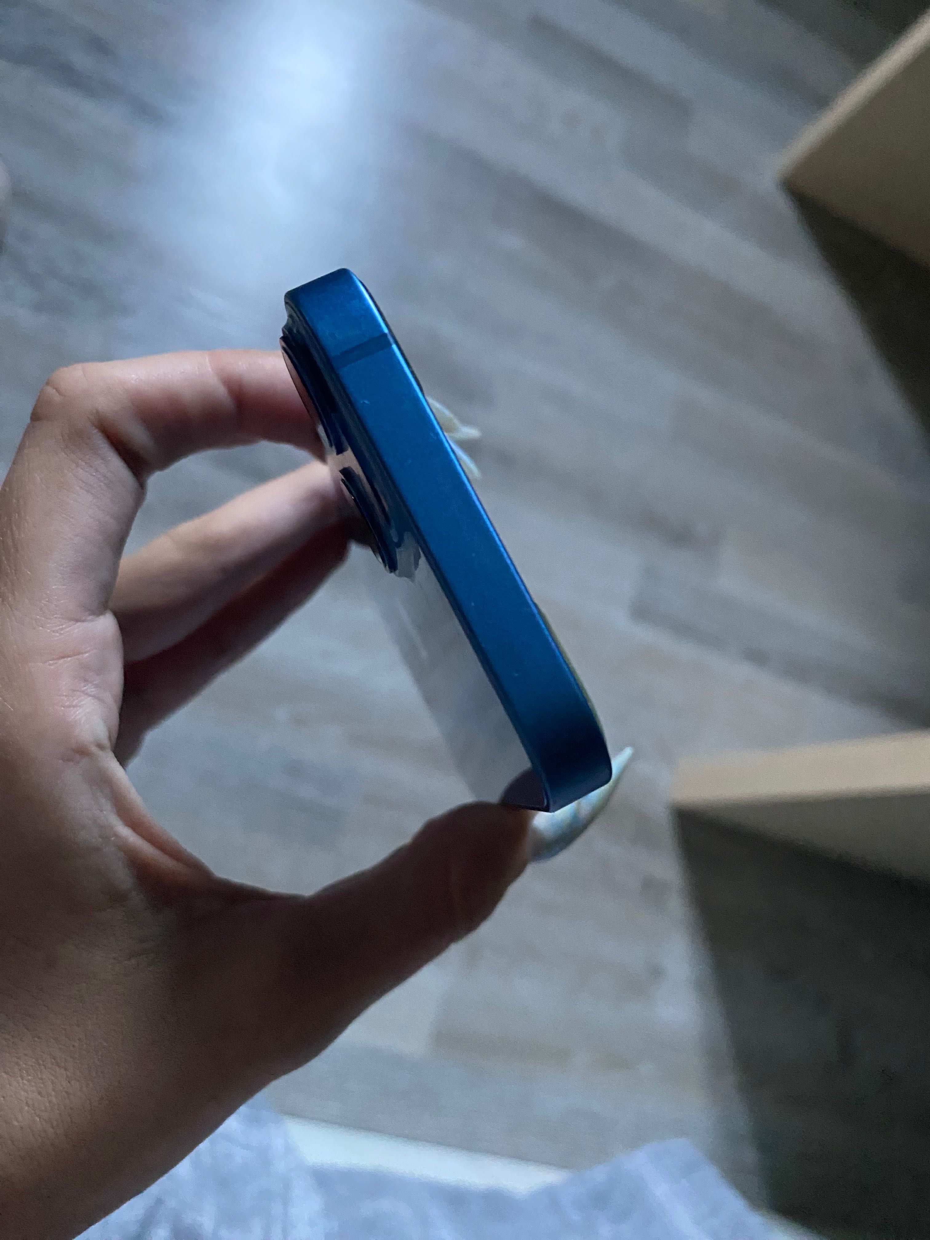 Придавам IPhone 13 mini