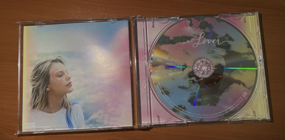 Албум Taylor Swift The Neighbourhood Lover I Love You