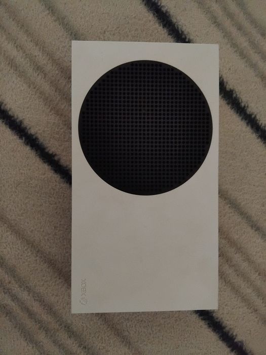 Vand Xbox series s vine si cu un controler