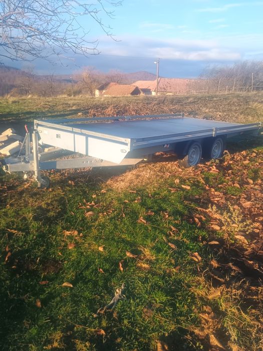 Trailer platforma apicolă