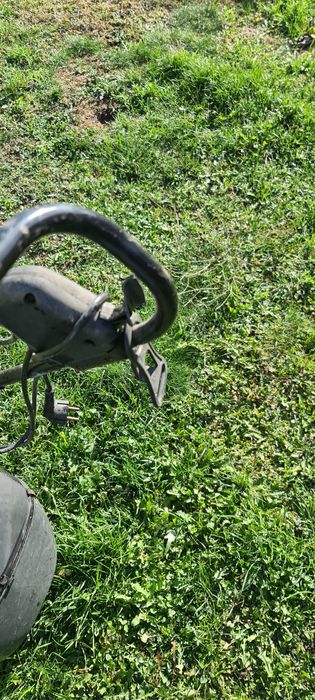 Masina de tuns iarba