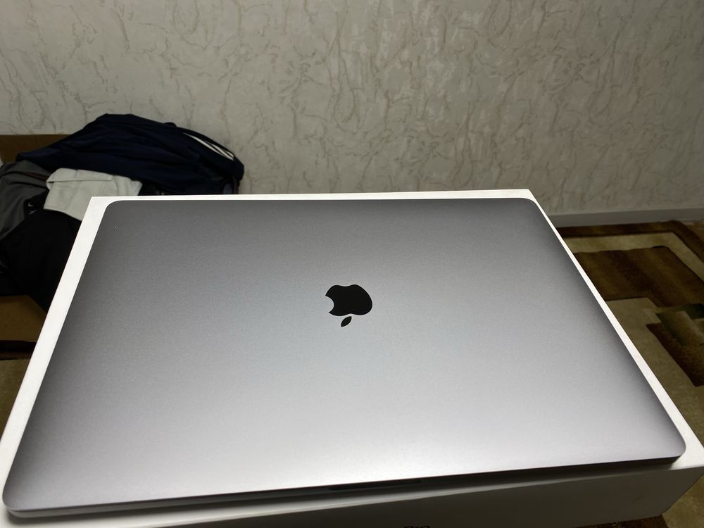 Macbook pro 16 4K 16/512
