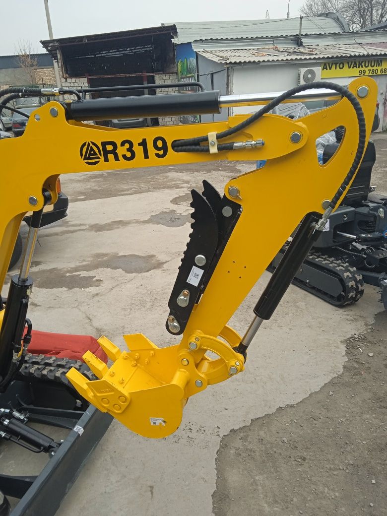 Мини экскаватор Rippa R 319 .