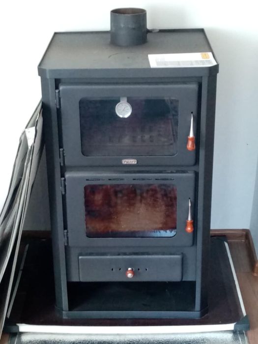 Камина на дърва с фурна