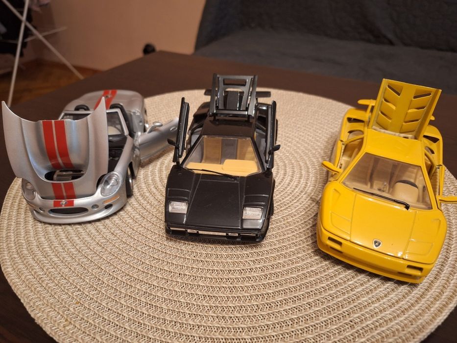 Метални колекционерски колички BURAGO 1:24