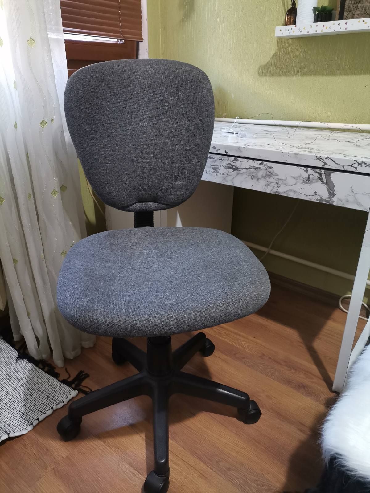 Стол за бюро като нов