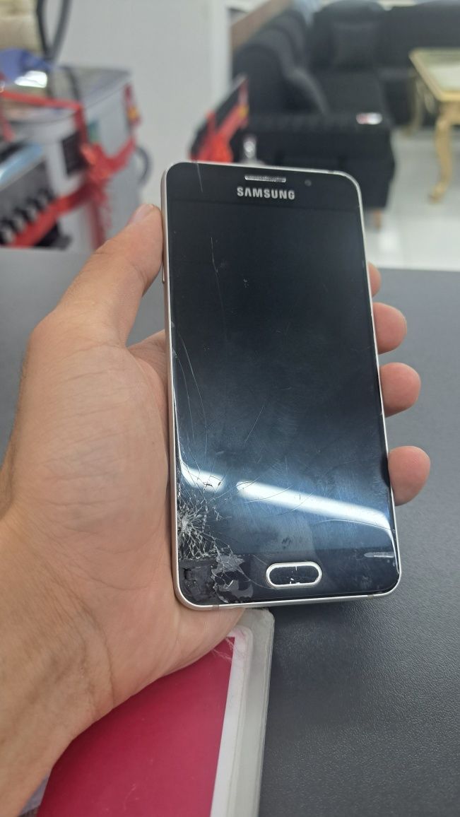 Samsung A3 2016.