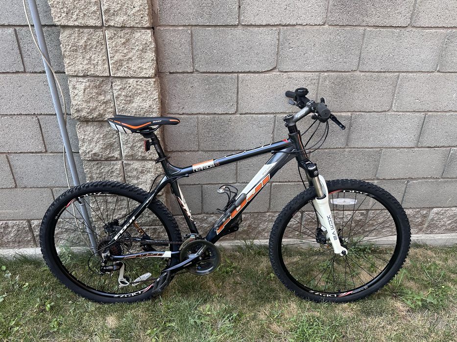 Велосипед Fuji.