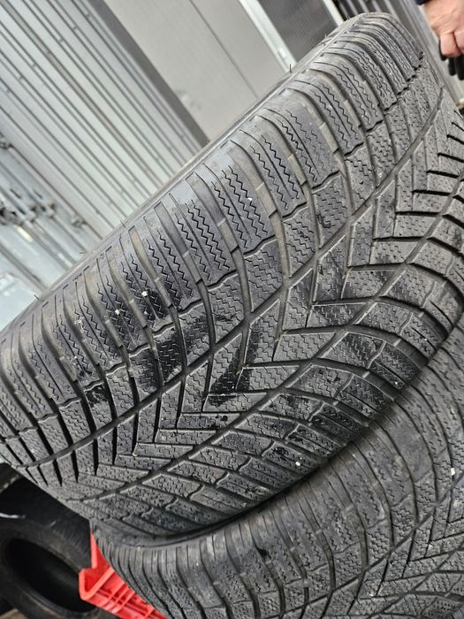 Vând anvelope iarnă 275/50/20 Bridgestone