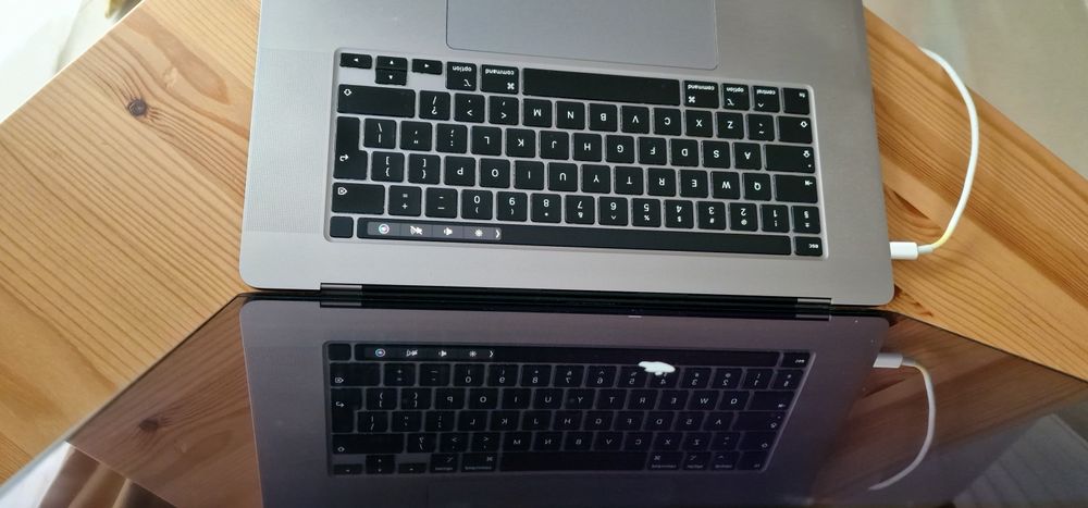 Vand Macbook Pro 16"