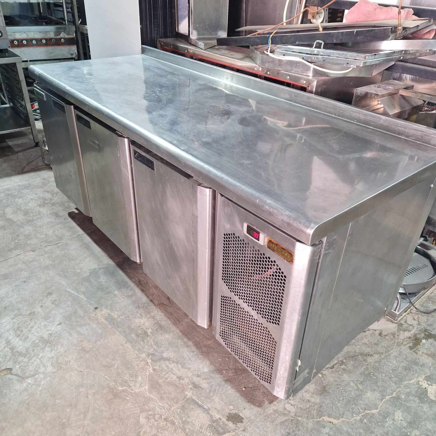 Masa frigorifica inox blat granit  3 usi, 185 cmx70