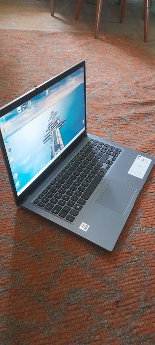 Kompyuter Asus ideal holatda