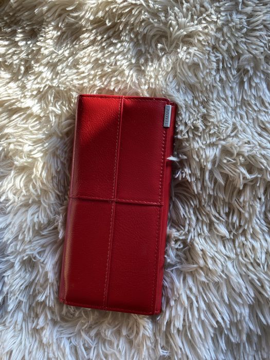 Кожени дамски портманета.