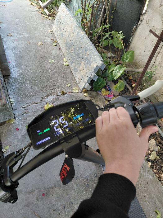 Vând trotineta electrica kukirin g2(2025) in stare impecabila.