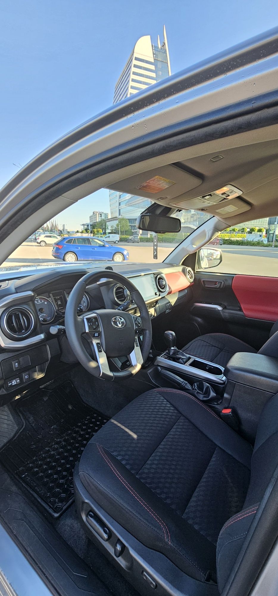 Toyota Tacoma SR5 v6 4x4 N300