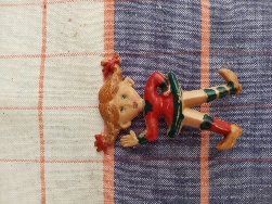 Детска чанта с Мики Маус и брошки