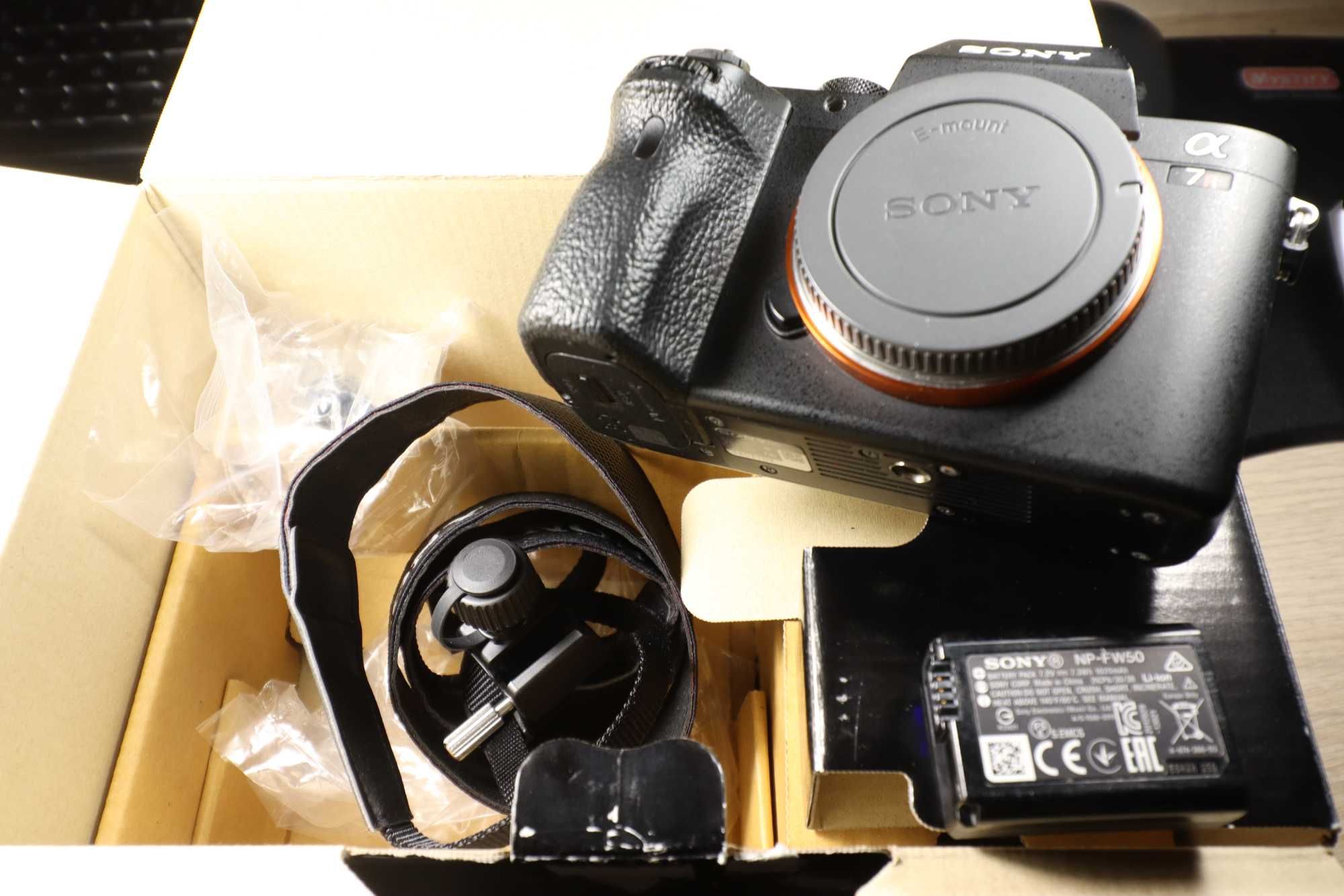 Sony A7R II - Full Frame - 2981 declansari - ca nou