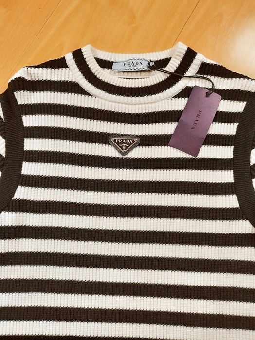 Дамски зимен пуловер PRADA-L/XL размер