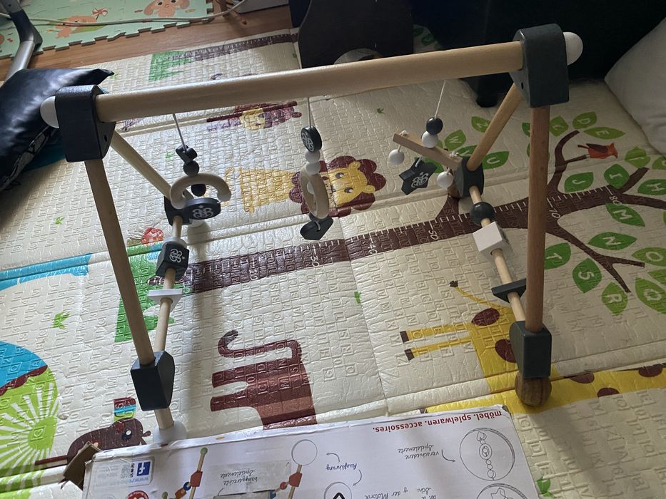 Trapez joaca bebelusi