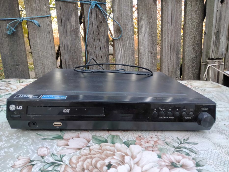 Stație cu 4 sateliți și un bas