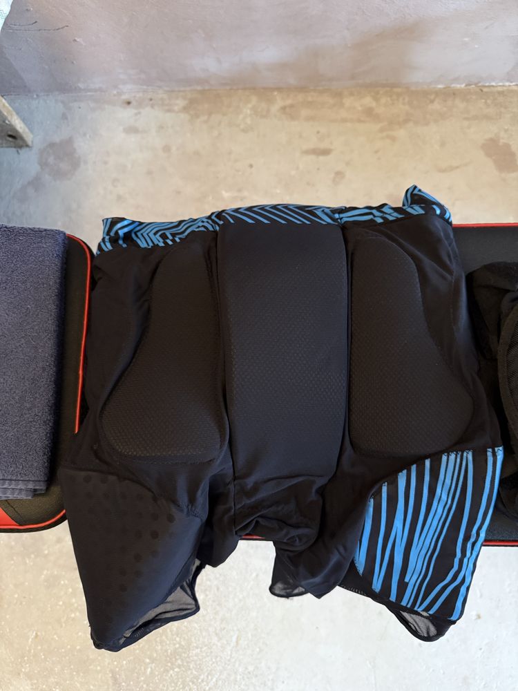 Pantaloni protecție Demon + Genunchiere skate IXS