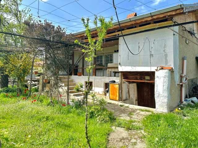 Home Depo продава къща в село Енина - Казанлък